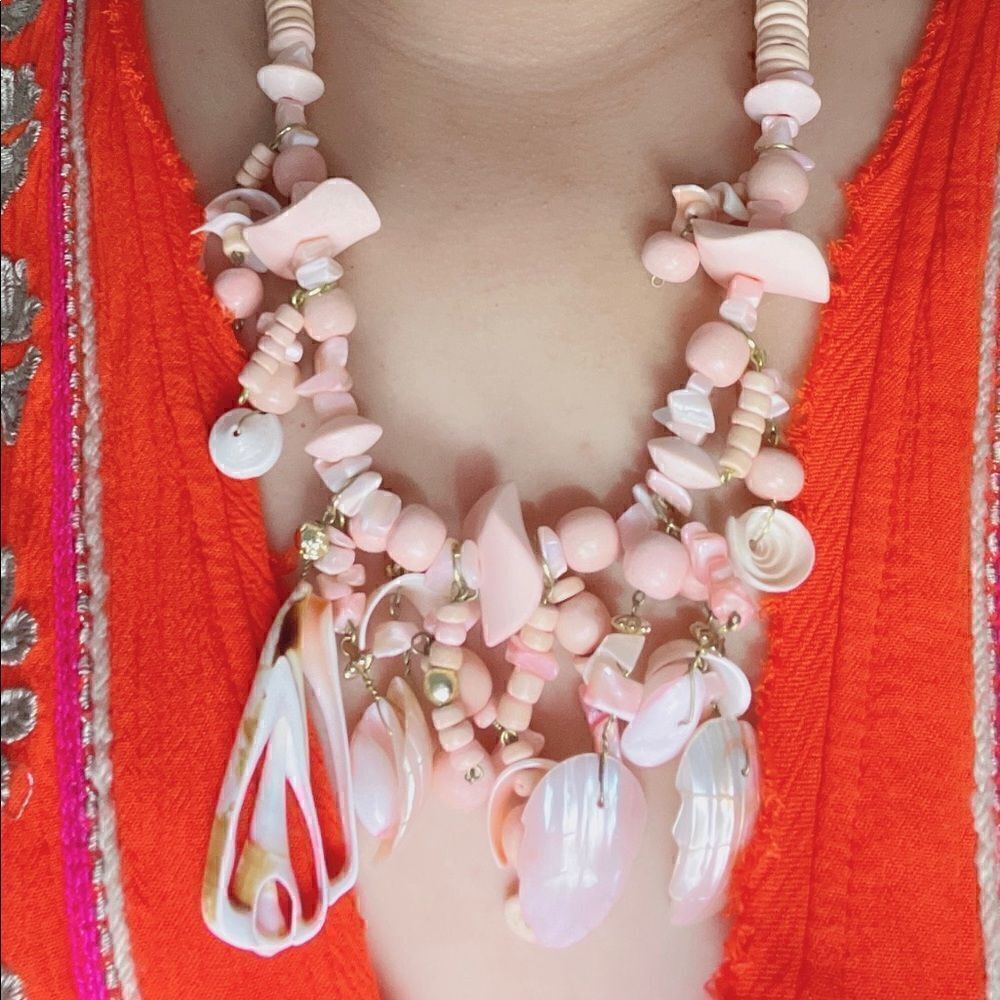 Vintage necklace sea shell’s wood pink